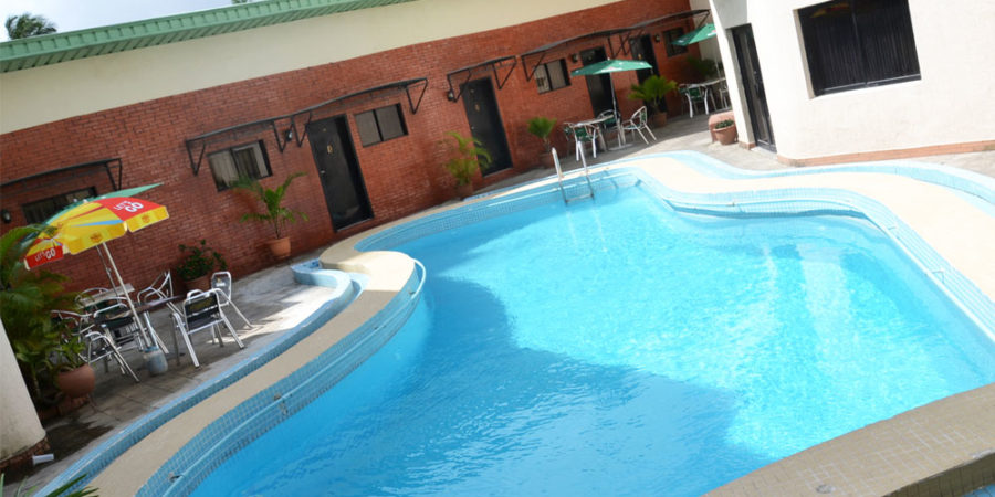 Master Quality Inn - Swimming Pool